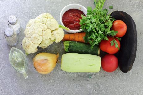 Овощное рагу с кабачками и цветной капустой - фото шаг 1