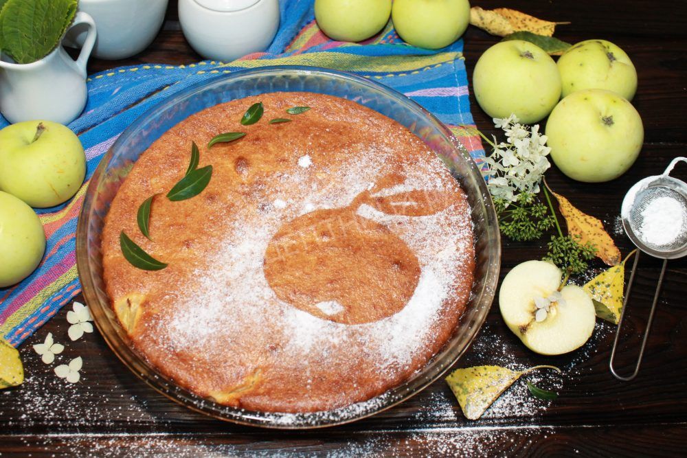 Творожная запеканка с манкой и яблоками