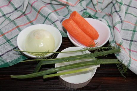 Кабачки тушеные с морковью и луком - фото шаг 1