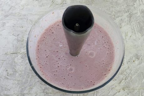 Молочно-ягодный коктейль - фото шаг 4