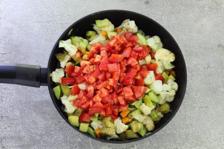 Овощное рагу с кабачками и цветной капустой - фото шаг 6