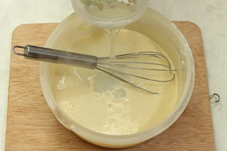 Тонкие блины на молоке и кипятке - фото шаг 5