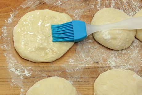 Французские булочки из хлебного дрожжевого теста - фото шаг 7