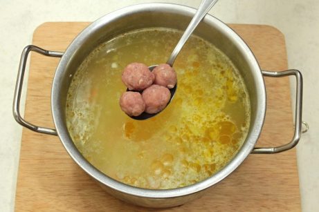 Картофельный суп с фрикадельками - фото шаг 7