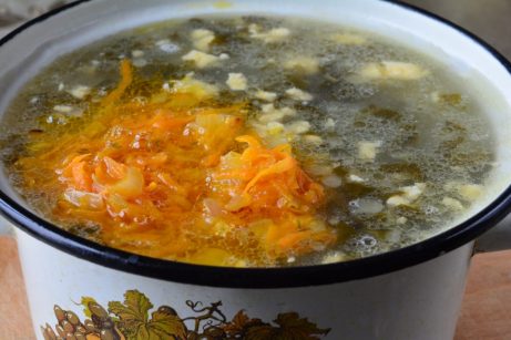 Суп из консервированного щавеля - фото шаг 8