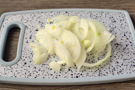 Салат из свиного сердца с маринованным луком - фото шаг 4