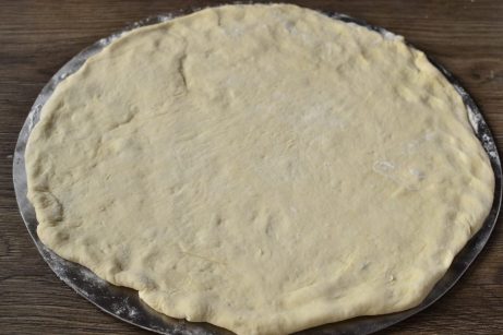Тонкое тесто для пиццы с сухими дрожжами - фото шаг 8
