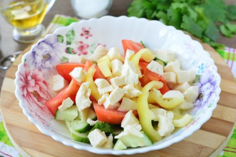 Овощной салат с сыром моцарелла - фото шаг 4