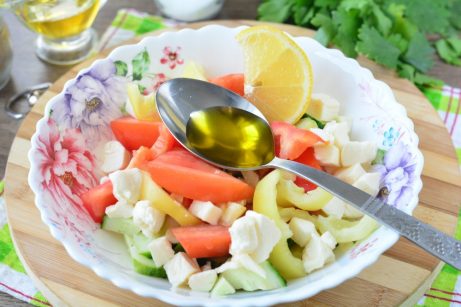 Овощной салат с сыром моцарелла - фото шаг 5