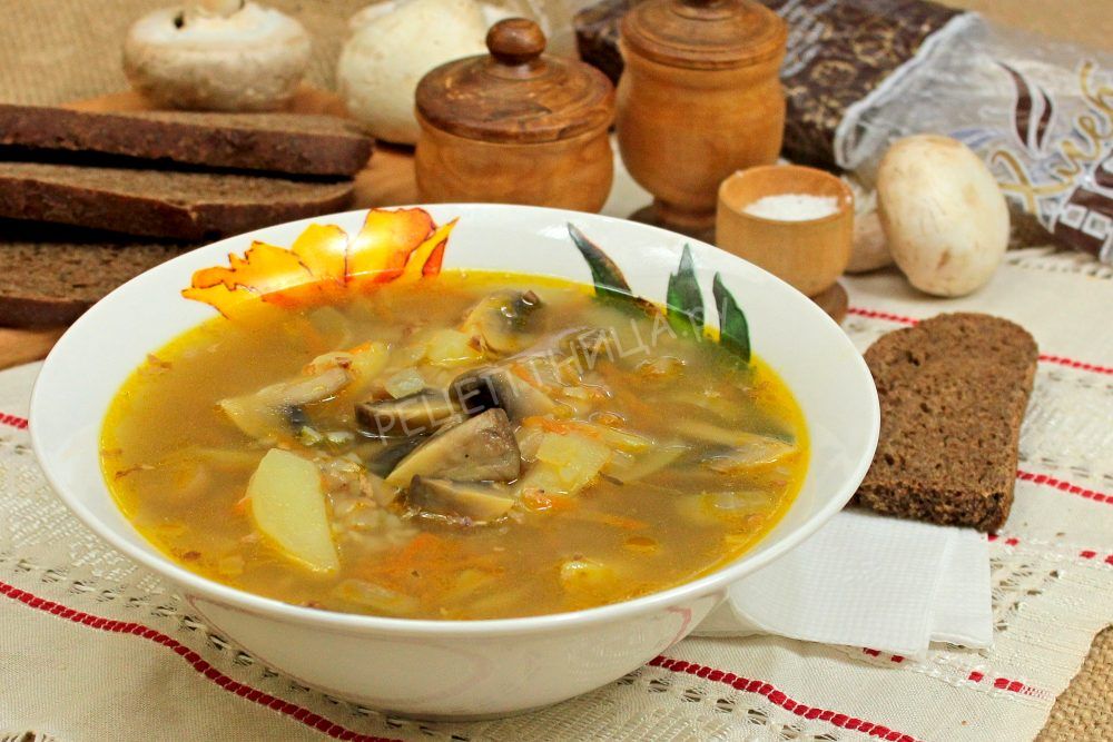 Постный суп с гречкой и грибами