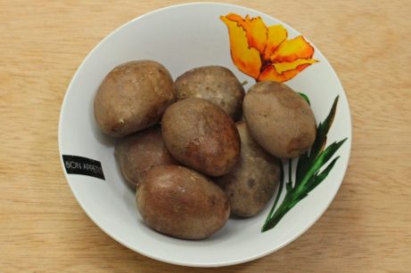 Закуска из сельди с маринованным луком и картофелем - фото шаг 1
