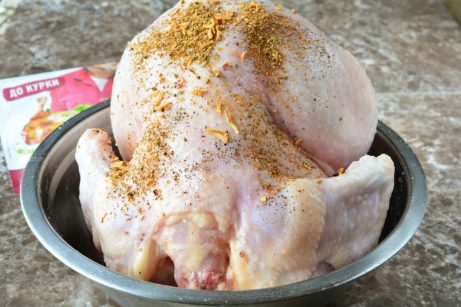 Курица в духовке целиком – блюдо на Новый год - фото шаг 2