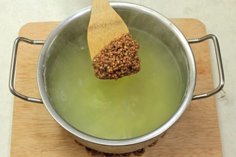 Постный суп с гречкой и грибами - фото шаг 2