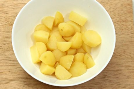Постный картофельный салат с маринованным луком - фото шаг 4
