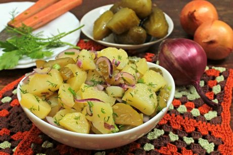 Постный салат из картофеля и соленых огурцов - фото шаг 8