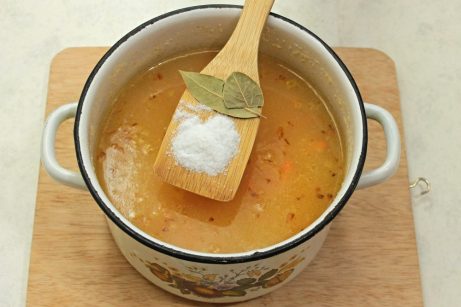 Гороховый суп с тушенкой - фото шаг 8