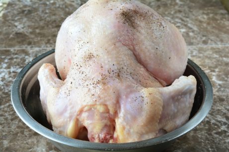 Курица в духовке целиком – блюдо на Новый год - фото шаг 1