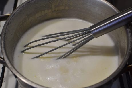 Молочная каша из кукурузной крупы - фото шаг 3