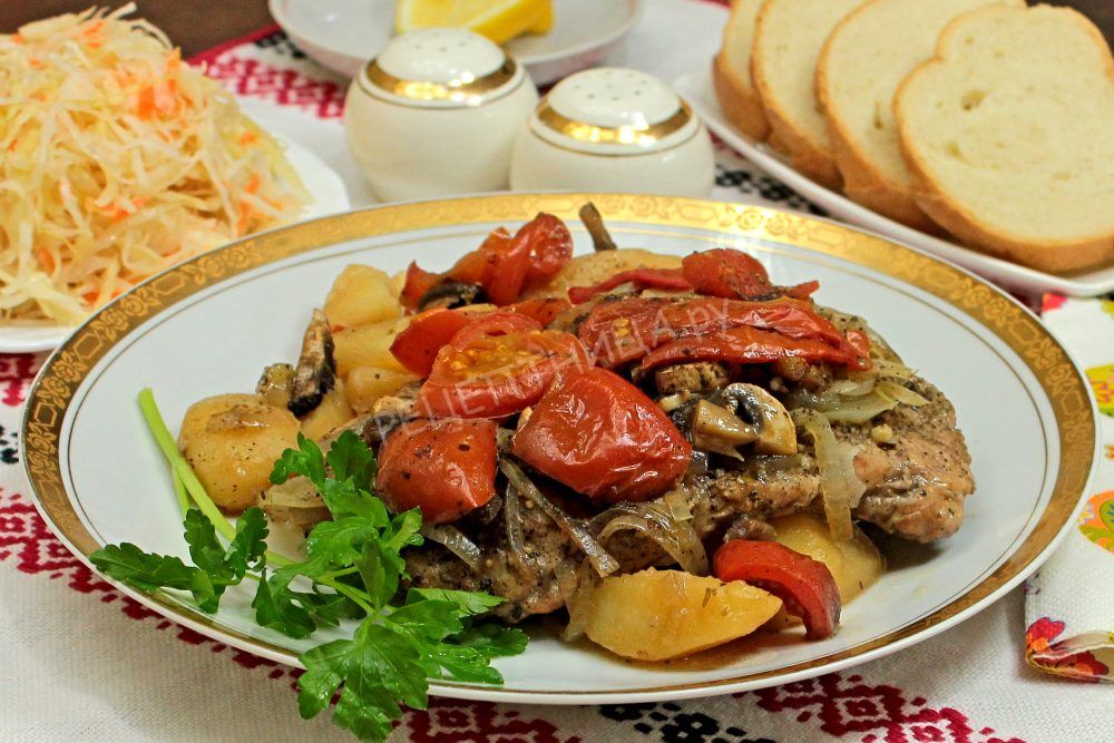 Картошка с мясом и грибами запеченная в духовке