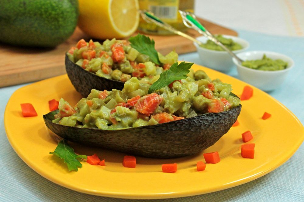 Вкусное блюдо из авокадо рецепт. Оливье с авокадо рецепт.