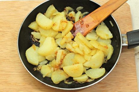 Картофельная фриттата на сковороде - фото шаг 3