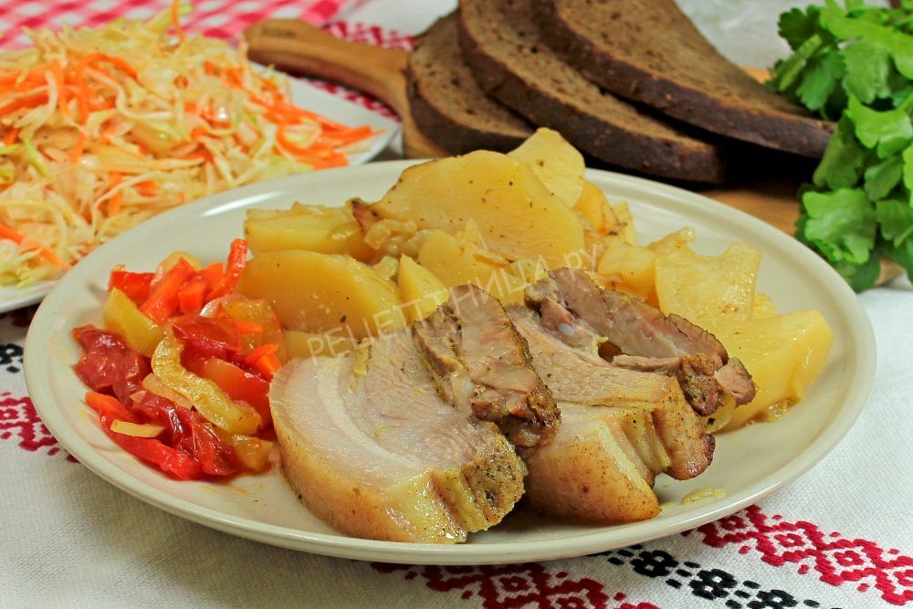 Жареная грудинка с картошкой на сковороде — рецепт с фото пошагово