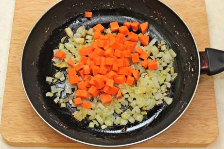 Гречка с курицей и овощами в духовке - фото шаг 2