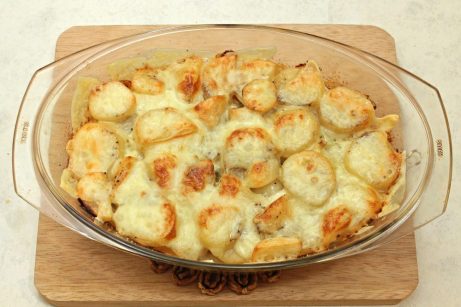 Картошка запеченная с мясом и сыром в духовке - фото шаг 8