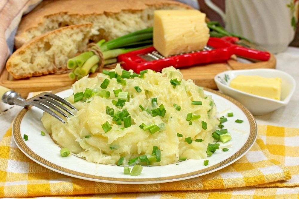 Картофельное пюре с сыром и зеленым луком