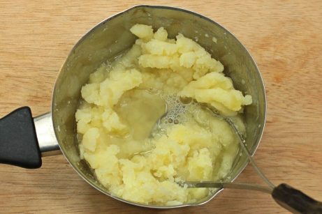 Картофельное пюре с сыром и зеленым луком - фото шаг 4