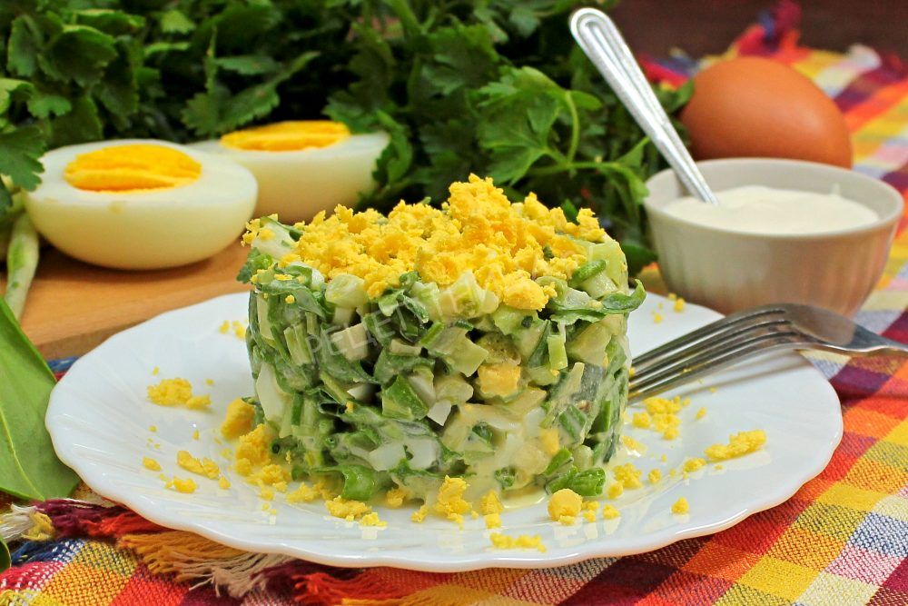 Салат из черемши с огурцом и яйцом