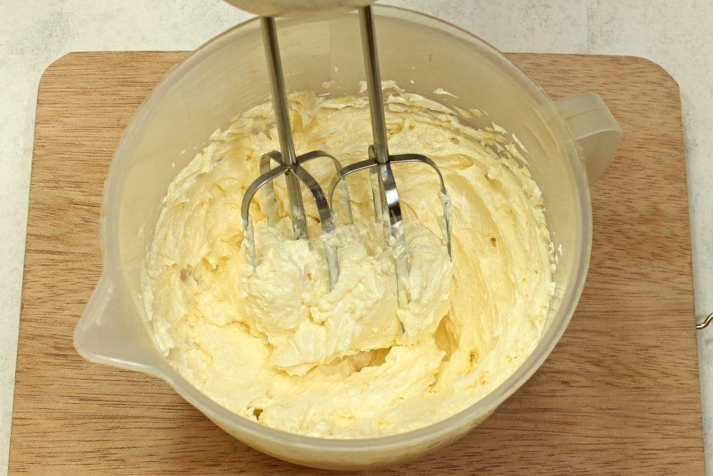 Бисквитный торт с масляным кремом - фото шаг 11