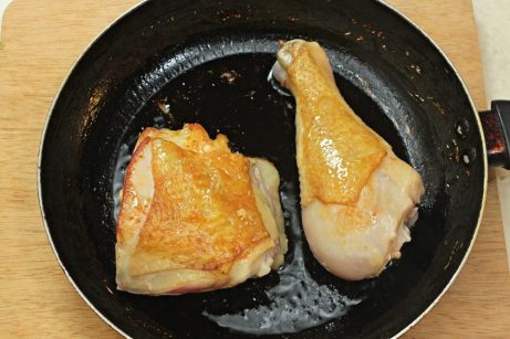 Курица с овощами, жареная на сковороде - фото шаг 2