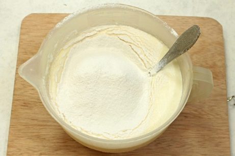 Бисквитный торт с масляным кремом - фото шаг 3