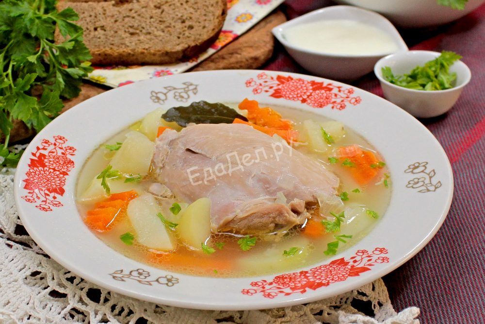 Куриный суп с морковью и картошкой