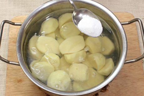 Картофельное пюре с чесноком и укропом - фото шаг 2