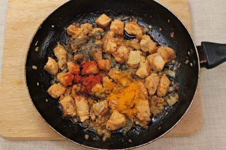 Куриное филе в сливочном соусе с карри - фото шаг 5