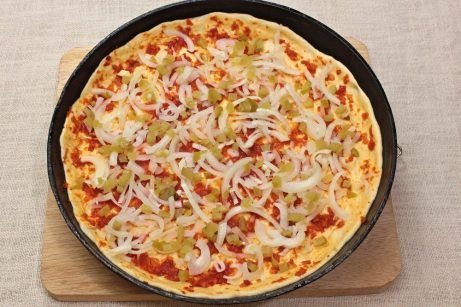 Картофельная пицца с сыром и помидорами - фото шаг 7