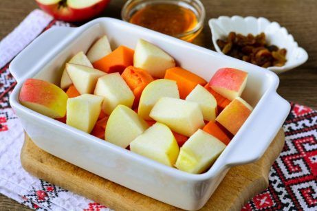 Тыква с яблоками и медом в духовке - фото шаг 4