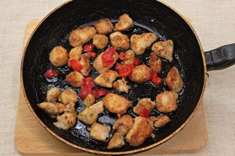 Жареная курица с киви и овощами - фото шаг 9