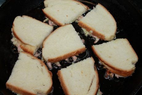 Бутерброды с колбасой и картошкой - фото шаг 11