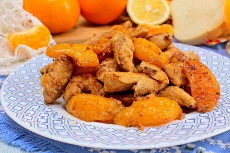 Куриное филе с мандаринами на сковороде - фото шаг 11