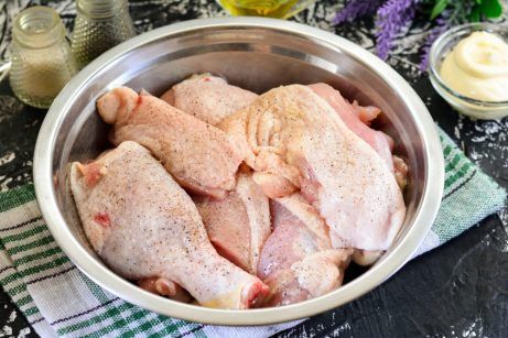 Курица с майонезом, жареная на сковороде - фото шаг 1