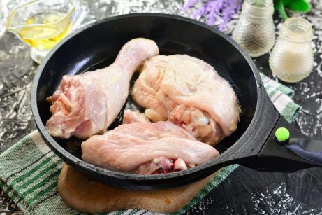 Курица с майонезом, жареная на сковороде - фото шаг 3