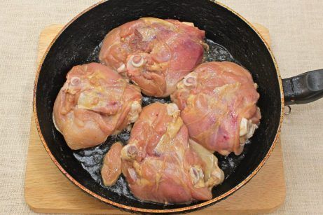 Куриные бедра в горчично-соевом маринаде на сковороде - фото шаг 5