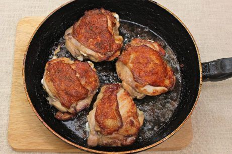 Куриные бедра в горчично-соевом маринаде на сковороде - фото шаг 6