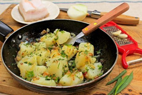 Вареная картошка с салом и луком - фото шаг 8