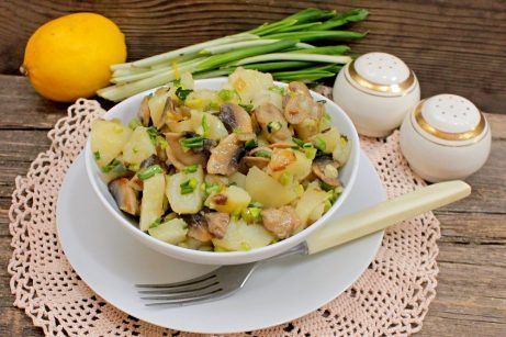 Теплый салат с картофелем, грибами и черемшой - фото шаг 9