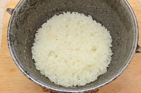 Тефтели с черемшой и рисом в духовке - фото шаг 1
