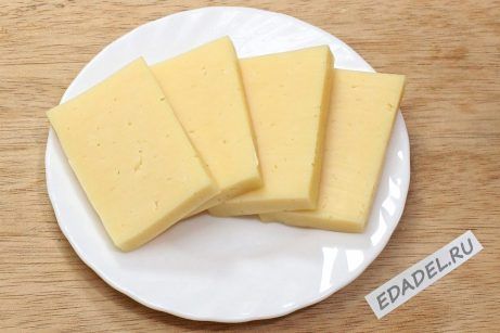 Жареный сыр в панировочных сухарях - фото шаг 1